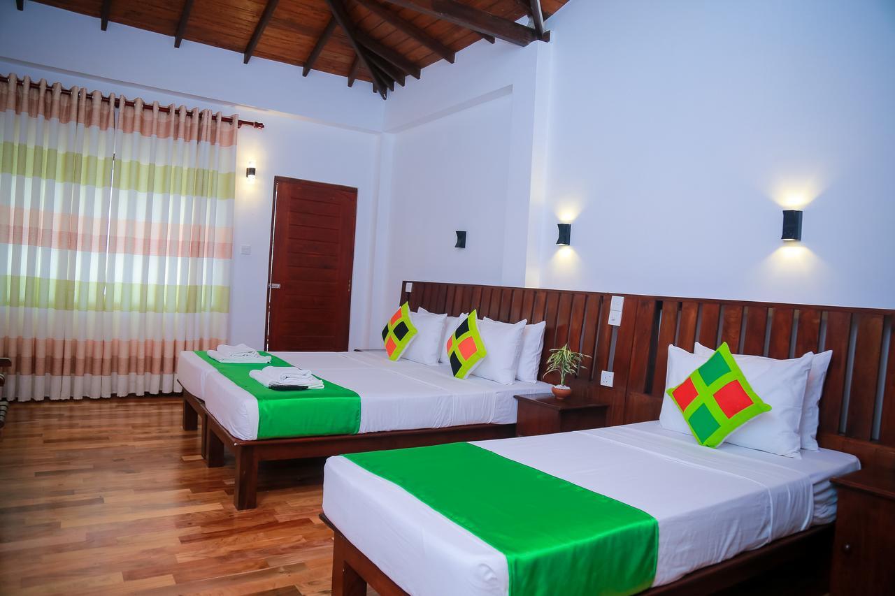 Cozy Sea View Inn Hikkaduwa Exterior photo